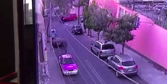 Graban a cuatro personas asaltando en la Álvaro Obregón