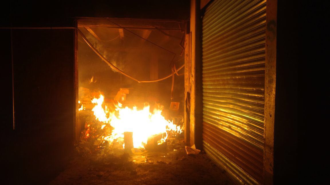 Se incendia bodega en la Central de Abasto