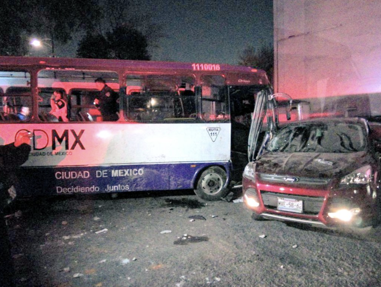 Choque de autobús en Álvaro Obregón deja seis heridos