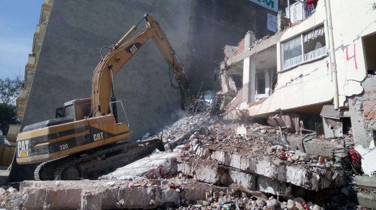 Remueven tres mil 800 metros cúbicos de escombro en Coquimbo 911