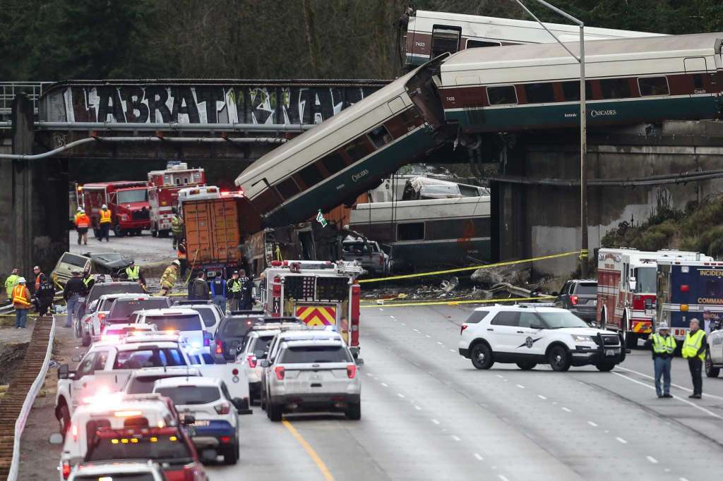 Tren de Amtrak descarriló por exceso de velocidad