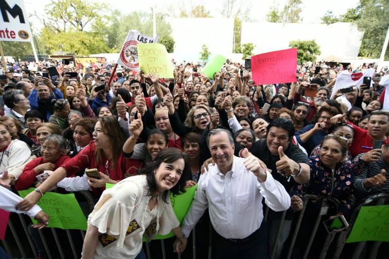 #Video Los Meade desean un feliz 2018 con todo y bloopers