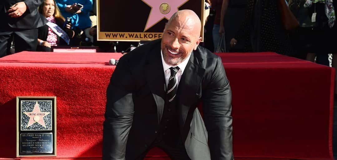 Dwayne Johnson recibe estrella en el Paseo de la Fama de Hollywood