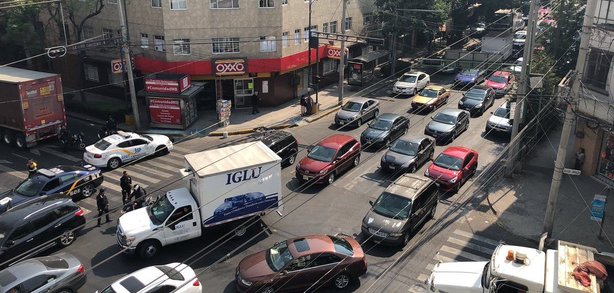Hombre queda varado por manifestación mientras era trasladado al hospital