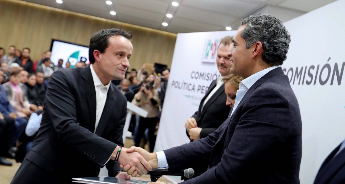 Mikel Arreola solicita registro como precandidato a la CDMX