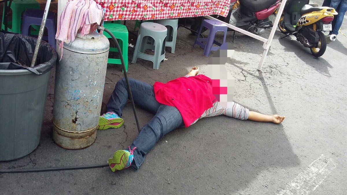 Asesinan a tres frente a negocio de comida en Nezahualcóyotl