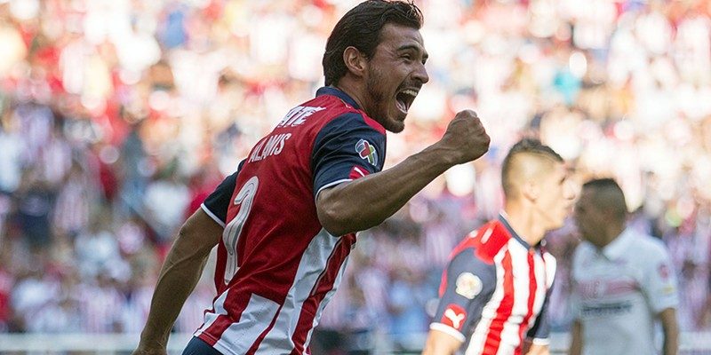 Alanís jugará seis meses más con Chivas
