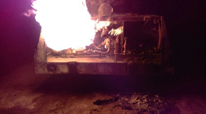 Explota pipa al cargar gas LP de toma clandestina en Puebla