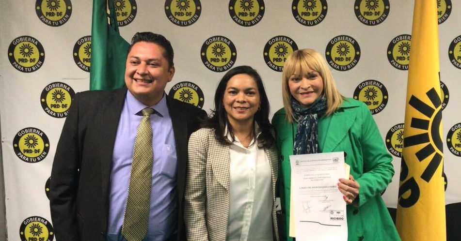 Rocío Banquells se registra como precandidata a diputada por el PRD