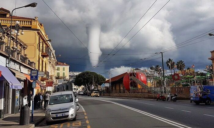 #Video Tromba golpea puerto en Italia