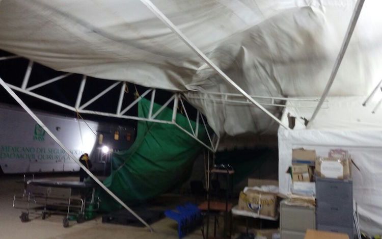Vientos dañan casas de campaña para damnificados en Juchitán