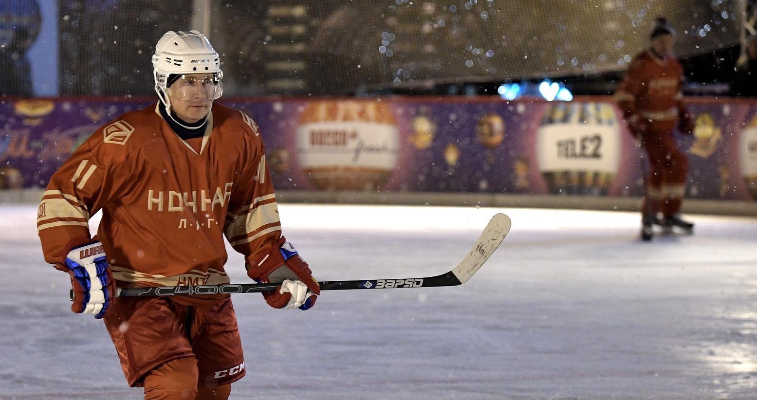 Vladimir Putin disputa partido de hockey en la Plaza Roja