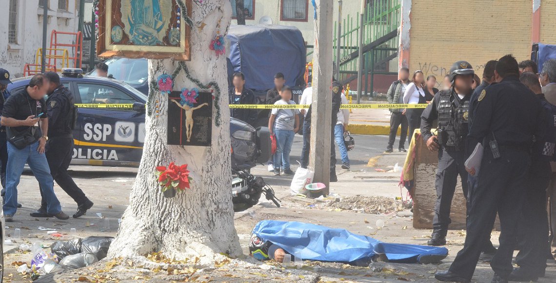Asesinan a balazos a motociclista en la Morelos y escapan