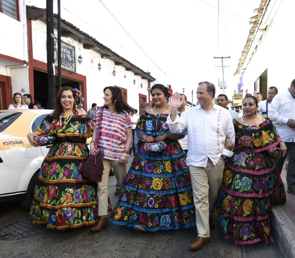 Meade concluye primer día de precampaña