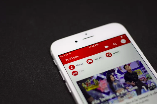 Humanos revisarán videos que se suben a YouTube
