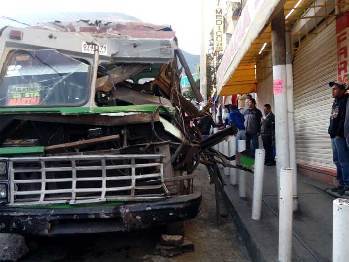 Choque de microbús deja seis lesionados en Iztapalapa
