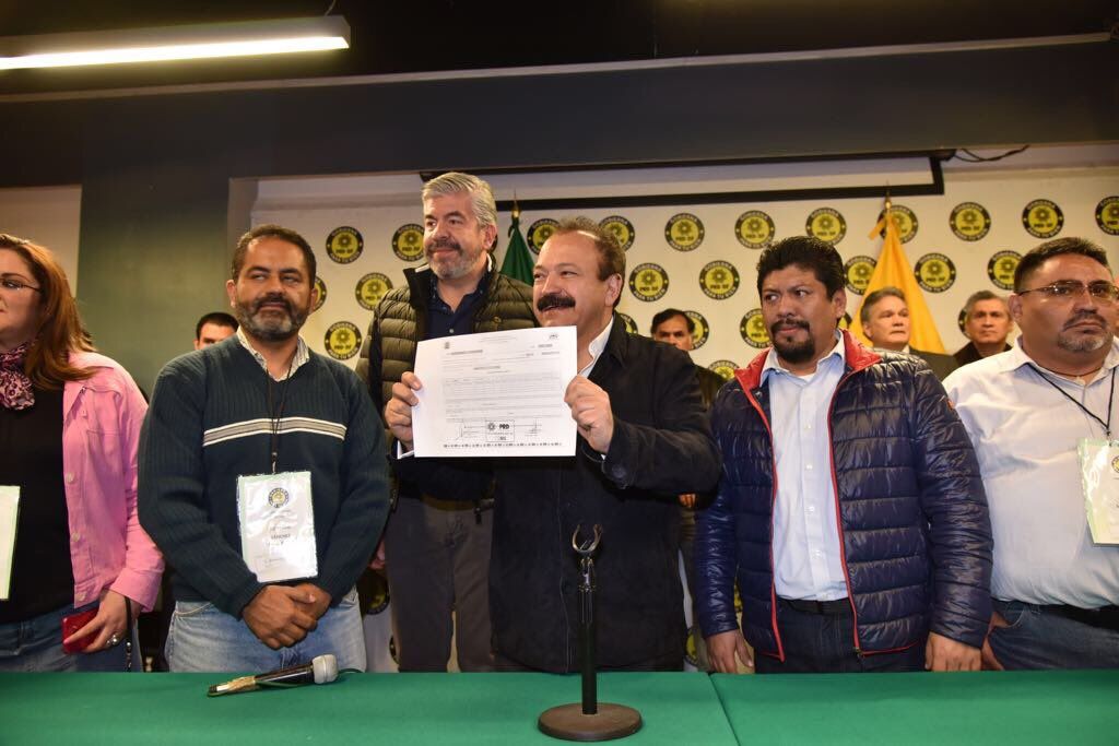 Armando Ahued se registra como precandidato a jefatura de gobierno por el PRD