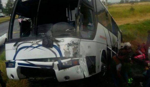 Tren impacta autobús de Rayados Altamira. Hay tres muertos