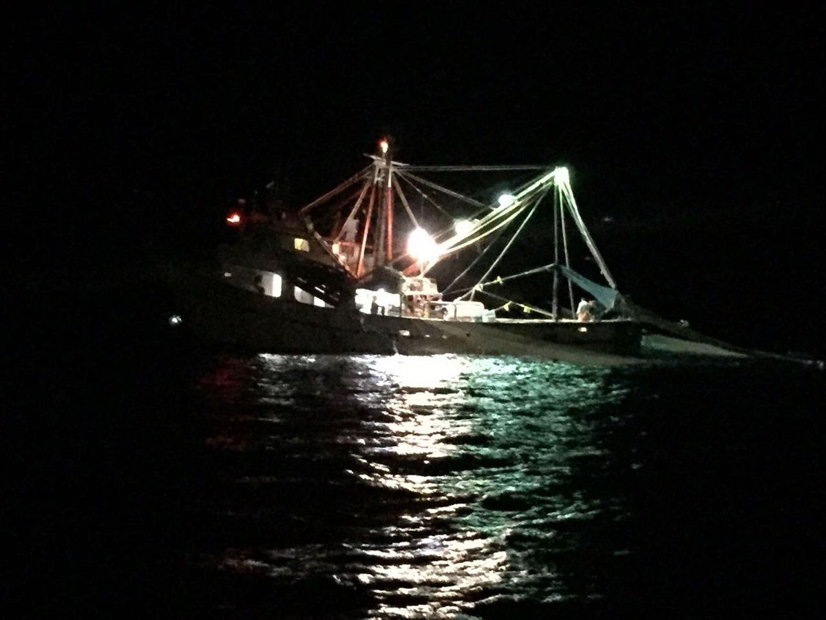 Aseguran barco pesquero en refugio de vaquita marina