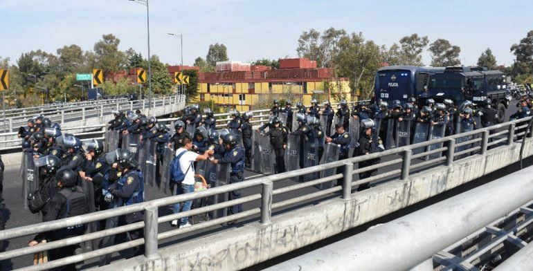 Policía capitalina evita bloqueo al AICM