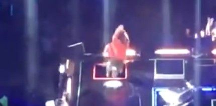 Beto Cuevas sufre caída durante concierto 90’s Pop Tour