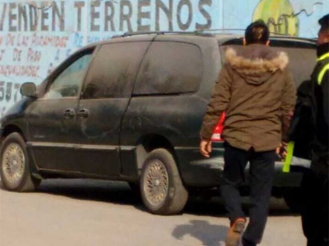 Hallan tres cadáveres en camioneta en Héroes Tecamac