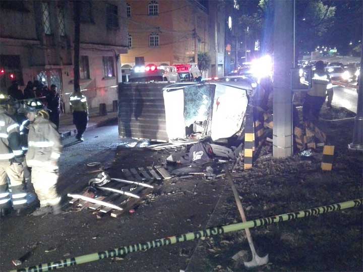 Volcadura de camioneta en Viaducto deja un muerto y dos lesionados