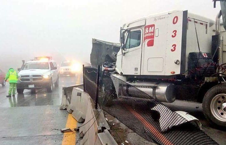 Carambola de 15 vehículos provoca cierre en autopista Monterrey-Saltillo