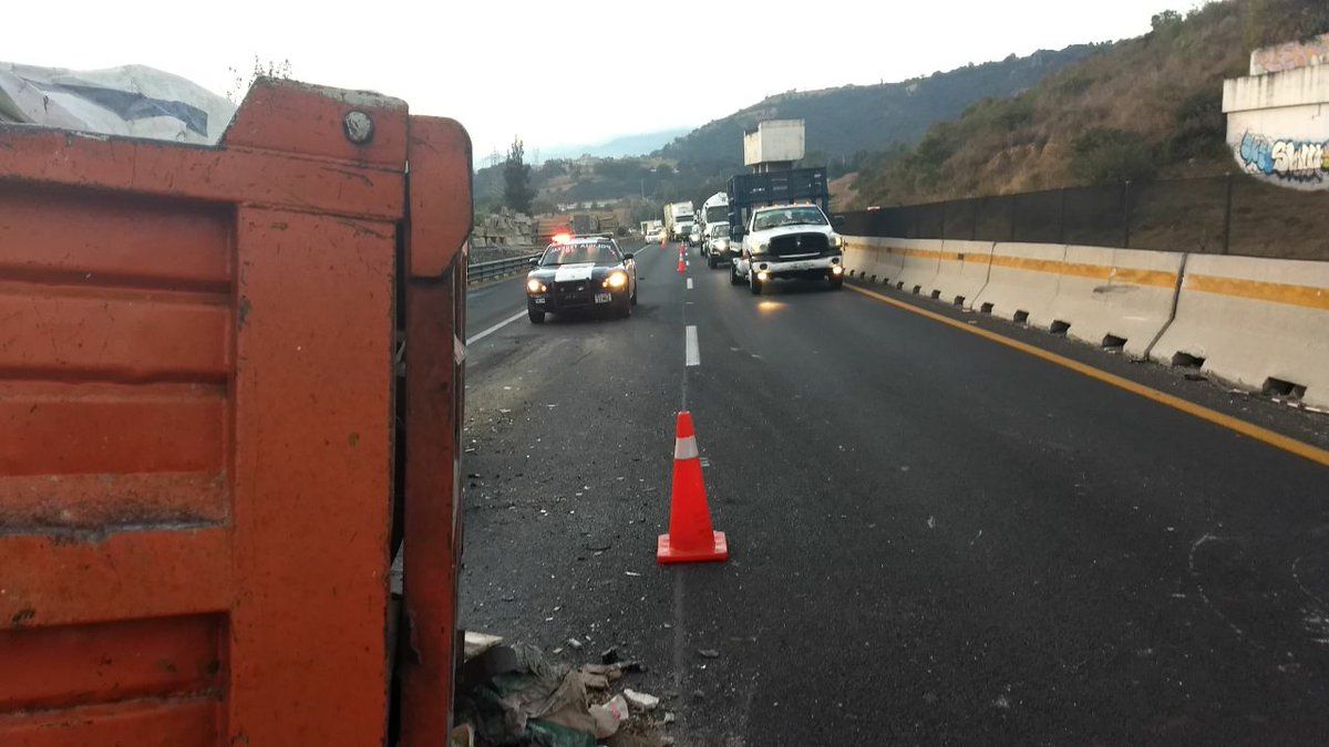 Cierran parcialmente carretera Chamapa-Lechería por accidente Cierran parcialmente carretera Chamapa-Lechería por accidente