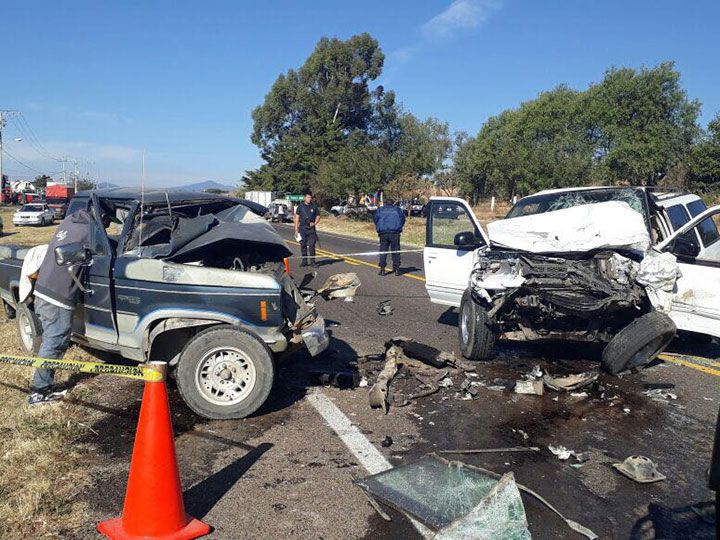 Choque en carretera de Michoacán deja cuatro muertos