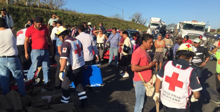 Choques en Veracruz dejan al menos 10 lesionados