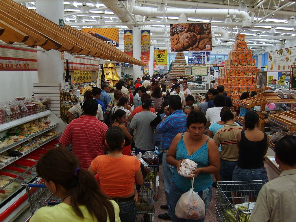 Mexicanos gastan 66 por ciento de su presupuesto en comida en diciembre