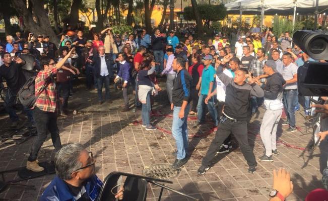 Se enfrentan simpatizantes de Morena y PRD en Coyoacán Se enfrentan simpatizantes de Morena y PRD en Coyoacán