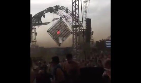 #Video Muere DJ tras caerle estructura metálica