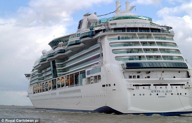 Más de 300 personas enferman durante crucero en el Caribe