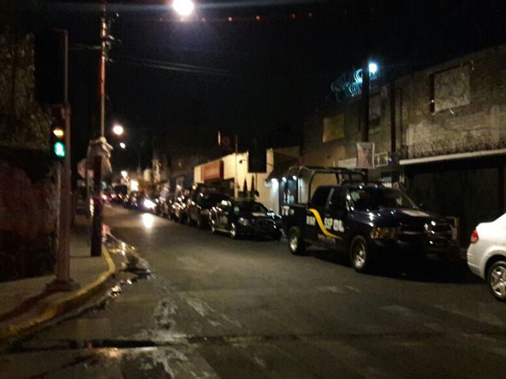 Se enfrentan vecinos y granaderos en Iztapalapa