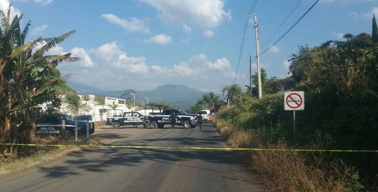 Enfrentamiento entre policías y civiles deja un muerto en Michoacán
