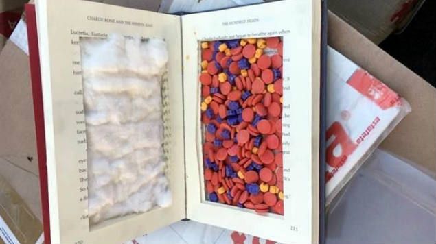 Descubren droga entre hojas de libro en Tijuana