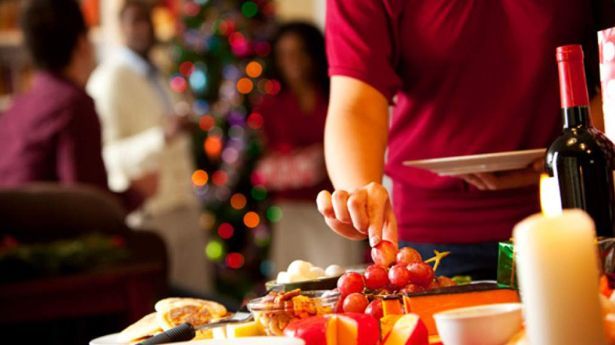 Emiten recomendaciones para evitar subir de peso durante fiestas decembrinas