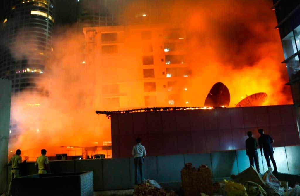 Incendio en centro comercial de Mumbai deja 15 muertos