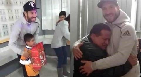 Gignac sorprende a niños de escasos recursos durante posada
