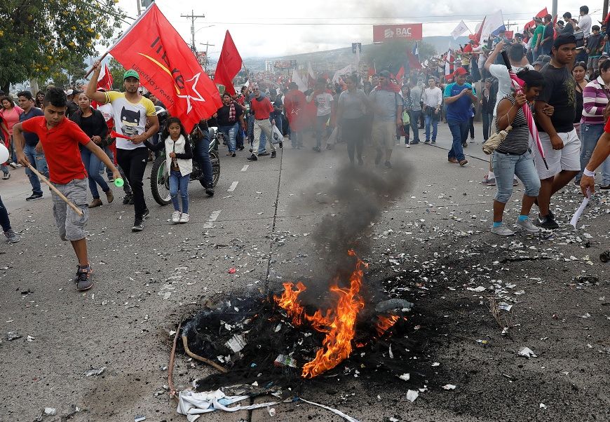 Policía de Honduras se declara en huelga y se une a protestas