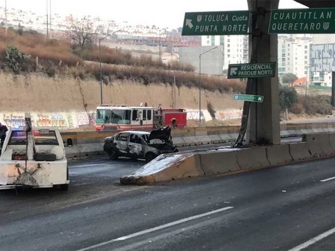 Se incendia vehículo en Autopista Chamapa-Lechería
