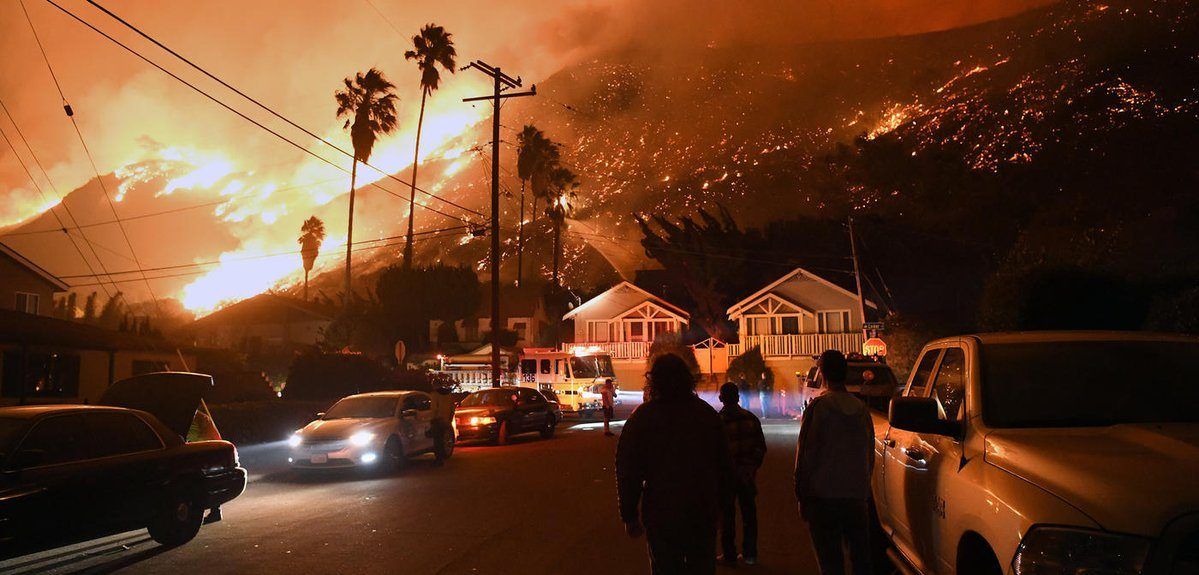 Los Ángeles vive horas críticas por incendios fuera de control Los Ángeles vive horas críticas por incendios fuera de control