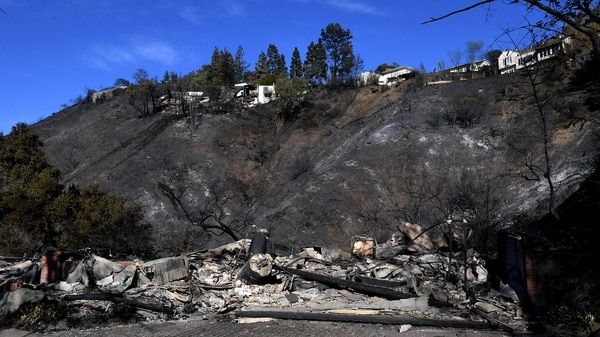 Incendios destruyen mansiones en California Incendios destruyen mansiones en California