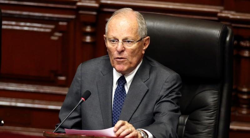Mandato de Kuczynski sobrevive destitución por ocho votos