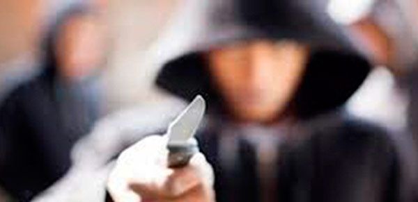 Vecinos amarran a poste a presunto ladrón en Oaxaca