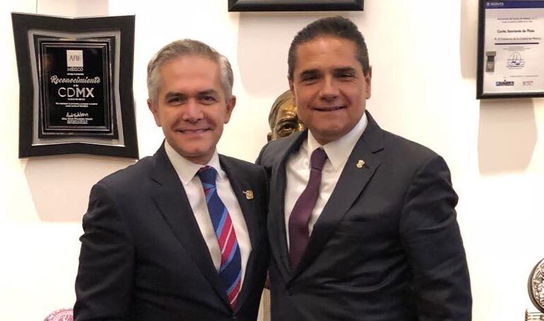 Aureoles declina a favor de Mancera