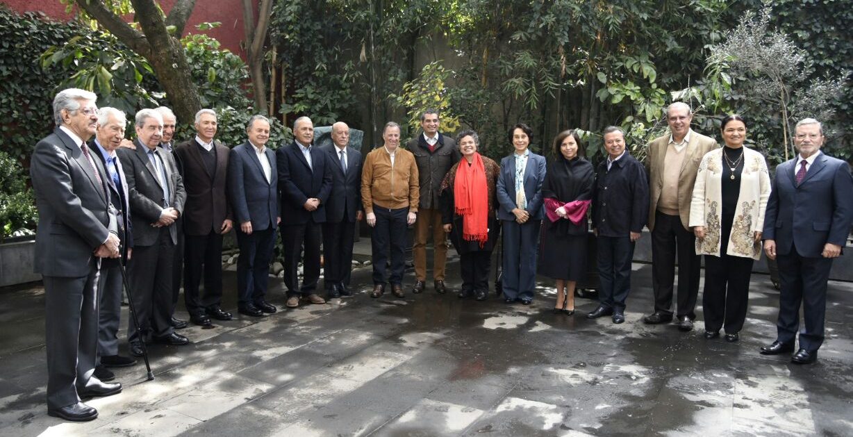 Meade se reúne con ex presidentes del PRI