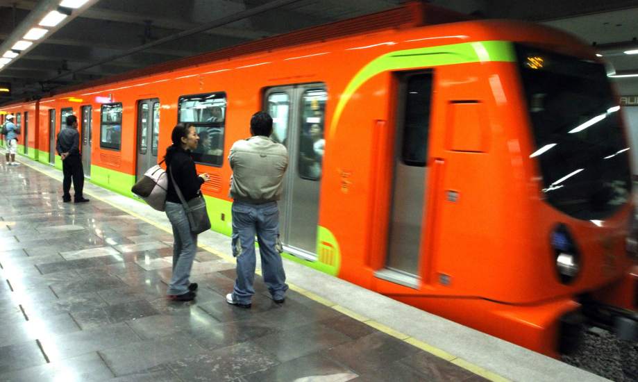Apuñalan a joven en la Línea 3 del Metro